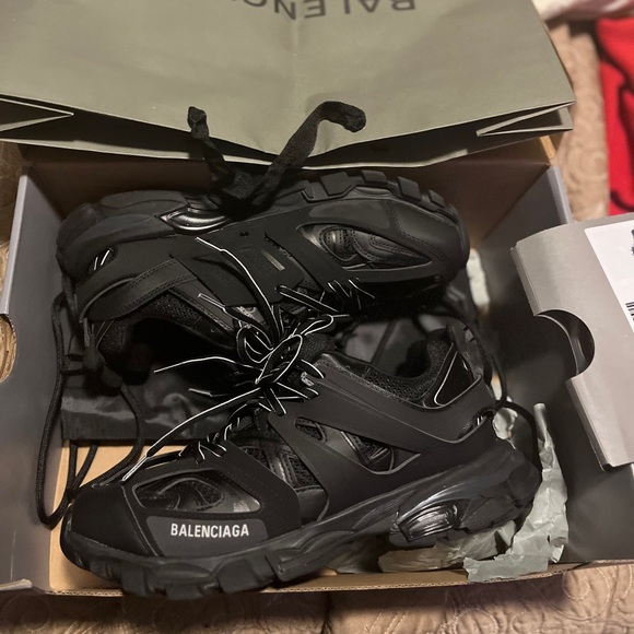 Men Balenciaga Track sneaker. - Picture 3 of 4